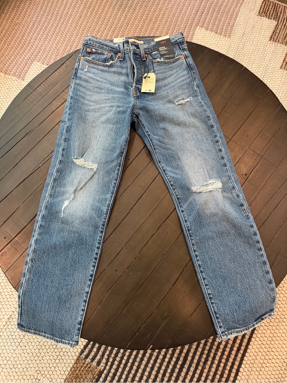 🔥NWT LEVI’S Wedgie Straight leg Jeans size 27Wx28L Women’s Brand new - Picture 3 of 9